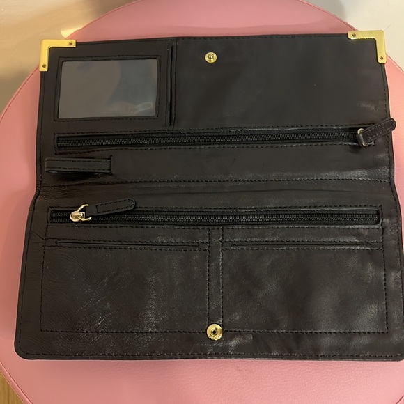 Michael Kors buttery soft leather clutch/wristlet with gold hardware - Picture 6 of 10